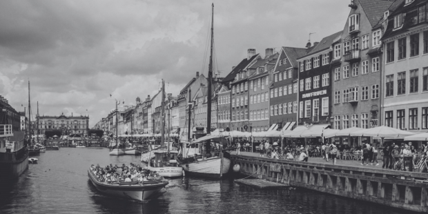 Rowhomes along a canal with boats in Copenhagen